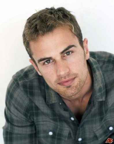 theo-james-2011-7-28-21-40-6.jpg